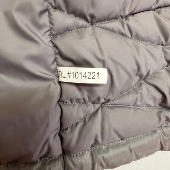 The North Face 550 Fill Down Puffer Vest Women's M Gray Metallic READ - Picture 11 of 14